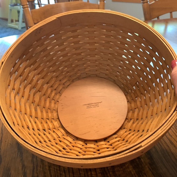 Longaberger 11" Bowl Basket with liner and lidded protector - Picture 4 of 16